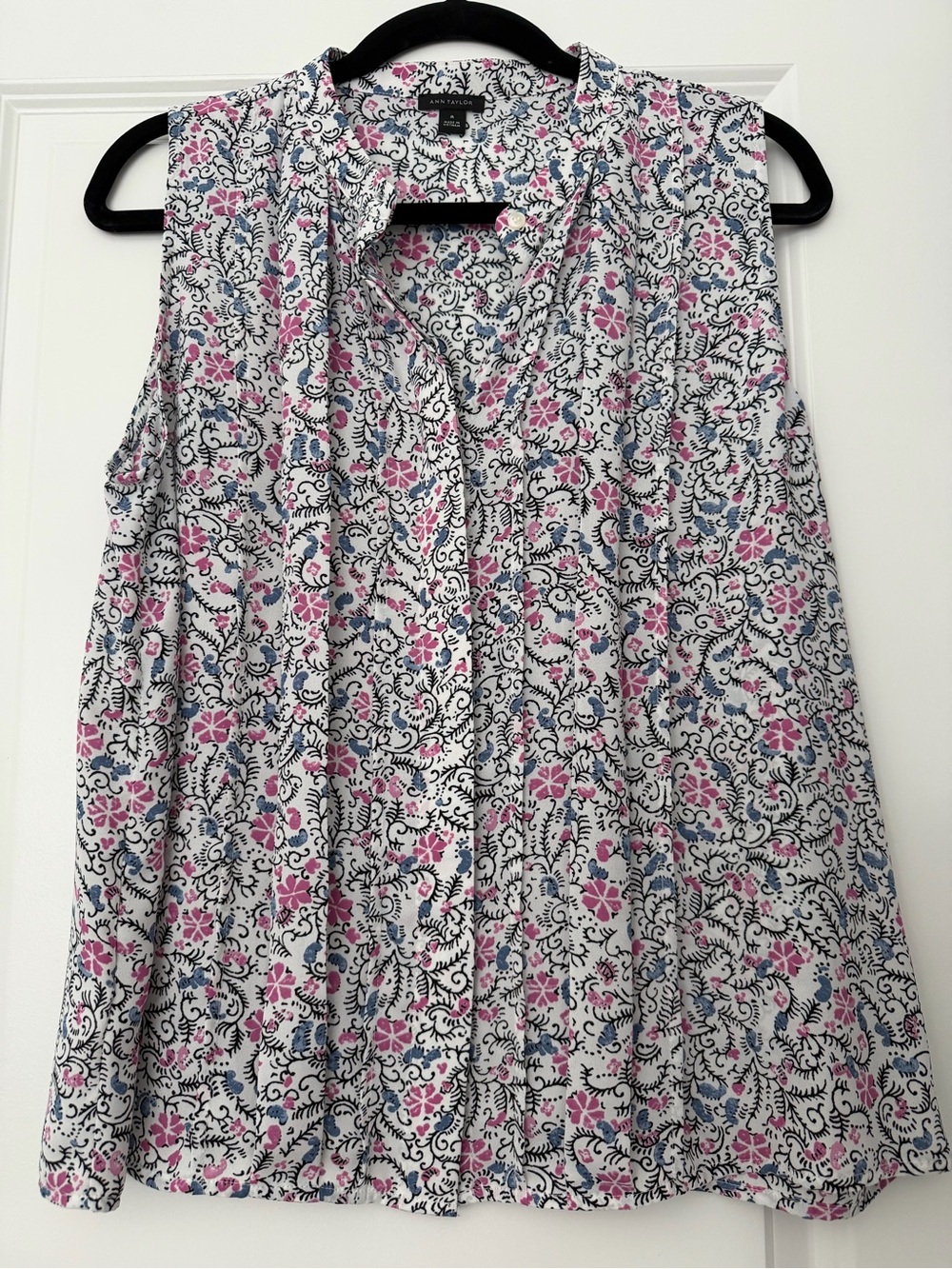 Ann Taylor Sleeveless Floral Button-Front Blouse - White with Pink & Blue